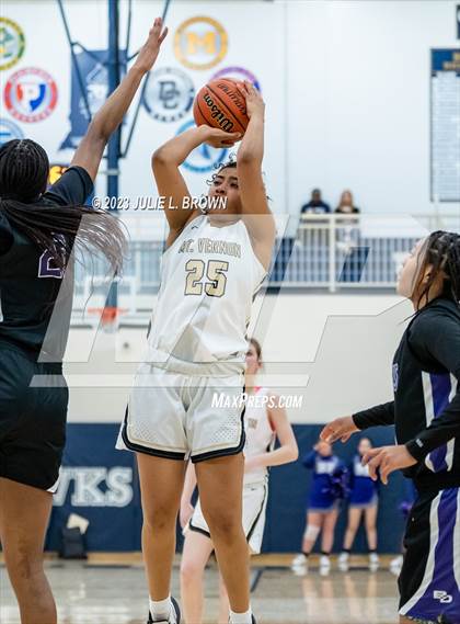 Thumbnail 2 in Ben Davis vs. Mt. Vernon (IHSAA 4A Regional 6 Championship) photogallery.