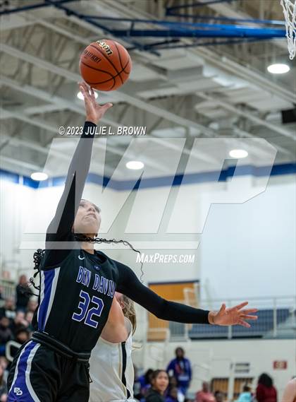 Thumbnail 2 in Ben Davis vs. Mt. Vernon (IHSAA 4A Regional 6 Championship) photogallery.