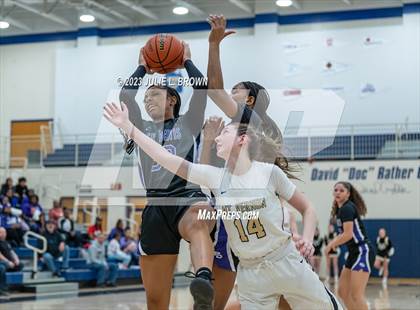 Thumbnail 1 in Ben Davis vs. Mt. Vernon (IHSAA 4A Regional 6 Championship) photogallery.