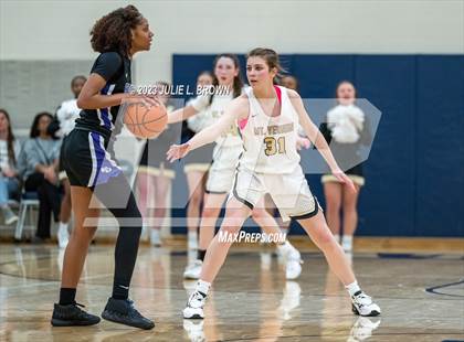 Thumbnail 3 in Ben Davis vs. Mt. Vernon (IHSAA 4A Regional 6 Championship) photogallery.