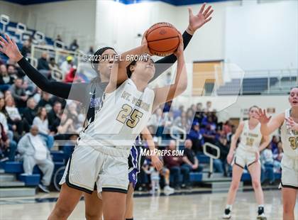 Thumbnail 2 in Ben Davis vs. Mt. Vernon (IHSAA 4A Regional 6 Championship) photogallery.