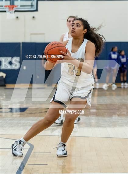 Thumbnail 2 in Ben Davis vs. Mt. Vernon (IHSAA 4A Regional 6 Championship) photogallery.