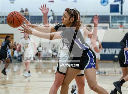 Thumbnail 3 in Ben Davis vs. Mt. Vernon (IHSAA 4A Regional 6 Championship) photogallery.