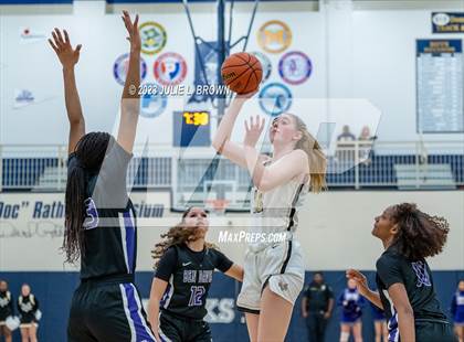 Thumbnail 1 in Ben Davis vs. Mt. Vernon (IHSAA 4A Regional 6 Championship) photogallery.