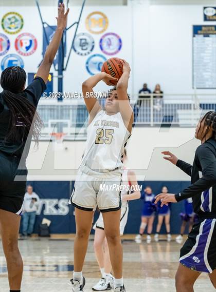 Thumbnail 1 in Ben Davis vs. Mt. Vernon (IHSAA 4A Regional 6 Championship) photogallery.
