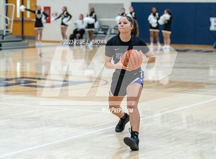 Thumbnail 2 in Ben Davis vs. Mt. Vernon (IHSAA 4A Regional 6 Championship) photogallery.