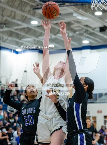 Thumbnail 1 in Ben Davis vs. Mt. Vernon (IHSAA 4A Regional 6 Championship) photogallery.