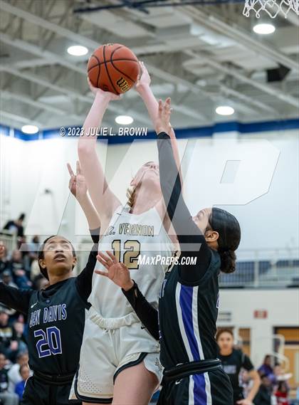 Thumbnail 3 in Ben Davis vs. Mt. Vernon (IHSAA 4A Regional 6 Championship) photogallery.