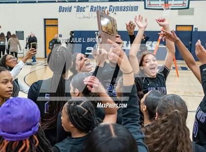 Thumbnail 3 in Ben Davis vs. Mt. Vernon (IHSAA 4A Regional 6 Championship) photogallery.