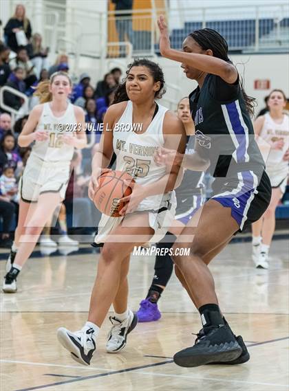 Thumbnail 3 in Ben Davis vs. Mt. Vernon (IHSAA 4A Regional 6 Championship) photogallery.