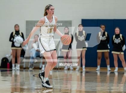 Thumbnail 2 in Ben Davis vs. Mt. Vernon (IHSAA 4A Regional 6 Championship) photogallery.