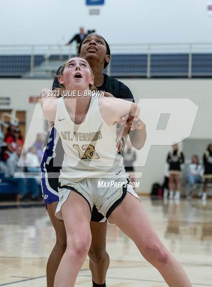 Thumbnail 2 in Ben Davis vs. Mt. Vernon (IHSAA 4A Regional 6 Championship) photogallery.
