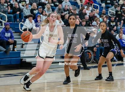 Thumbnail 3 in Ben Davis vs. Mt. Vernon (IHSAA 4A Regional 6 Championship) photogallery.
