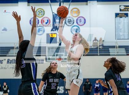 Thumbnail 2 in Ben Davis vs. Mt. Vernon (IHSAA 4A Regional 6 Championship) photogallery.