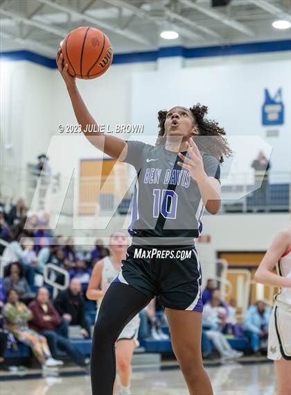 Thumbnail 3 in Ben Davis vs. Mt. Vernon (IHSAA 4A Regional 6 Championship) photogallery.