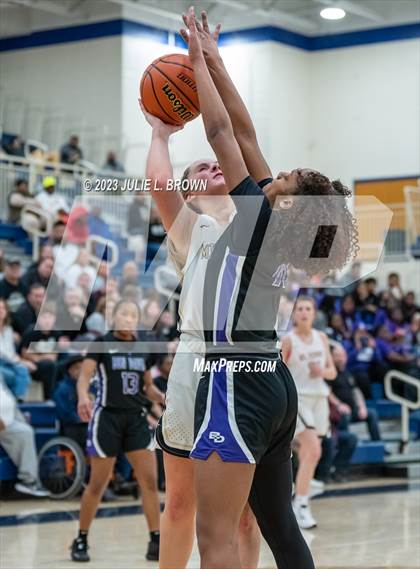 Thumbnail 2 in Ben Davis vs. Mt. Vernon (IHSAA 4A Regional 6 Championship) photogallery.