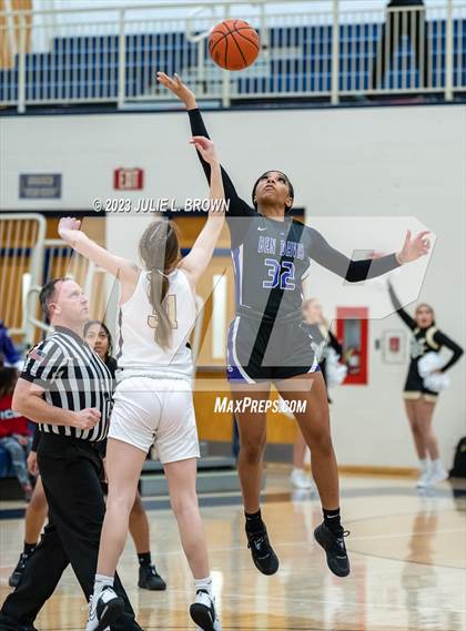 Thumbnail 1 in Ben Davis vs. Mt. Vernon (IHSAA 4A Regional 6 Championship) photogallery.