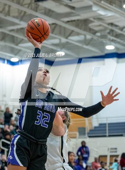 Thumbnail 1 in Ben Davis vs. Mt. Vernon (IHSAA 4A Regional 6 Championship) photogallery.