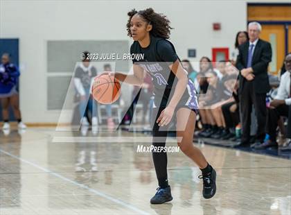 Thumbnail 2 in Ben Davis vs. Mt. Vernon (IHSAA 4A Regional 6 Championship) photogallery.
