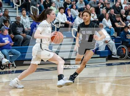 Thumbnail 2 in Ben Davis vs. Mt. Vernon (IHSAA 4A Regional 6 Championship) photogallery.