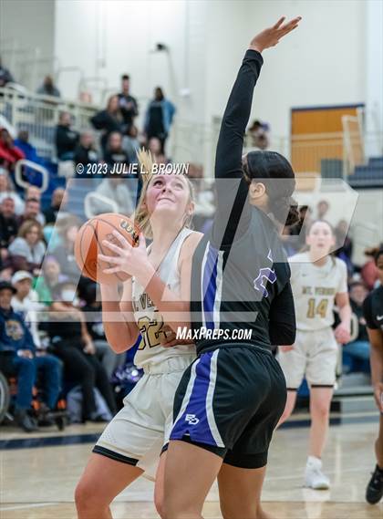 Thumbnail 3 in Ben Davis vs. Mt. Vernon (IHSAA 4A Regional 6 Championship) photogallery.