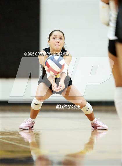 Thumbnail 3 in Martin vs Fossil Ridge photogallery.