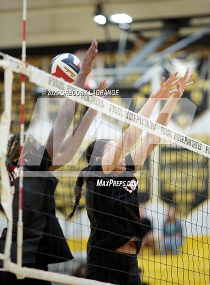 Thumbnail 2 in Martin vs Fossil Ridge photogallery.