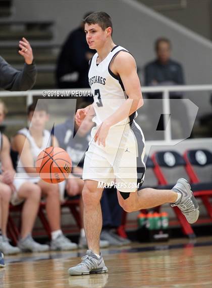 Thumbnail 1 in Conroe vs Kingwood (McDonald's Texas Invitational) photogallery.