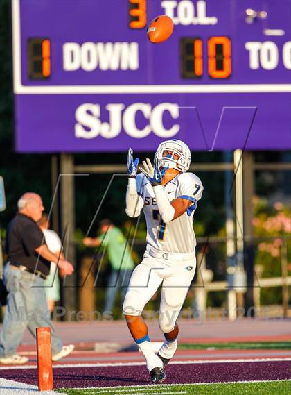 Thumbnail 2 in Serra @ Bellarmine photogallery.