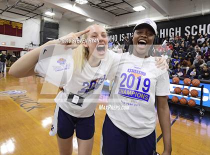 Thumbnail 2 in New Hope Academy vs. St. John's (GEICO National Tournament Final) photogallery.