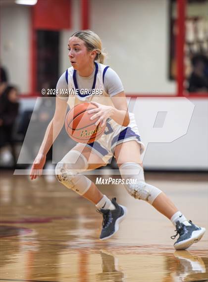 Thumbnail 2 in Mount Vernon vs. Atlanta (UIL 3A Bi-District Playoff) photogallery.