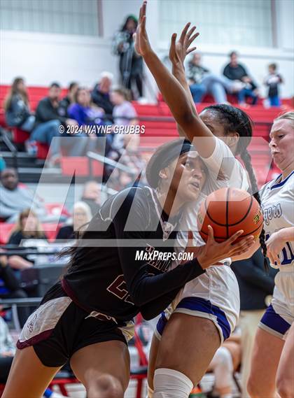 Thumbnail 3 in Mount Vernon vs. Atlanta (UIL 3A Bi-District Playoff) photogallery.