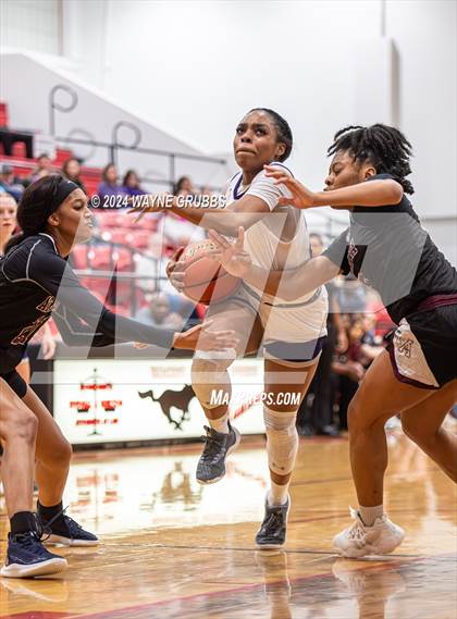 Thumbnail 3 in Mount Vernon vs. Atlanta (UIL 3A Bi-District Playoff) photogallery.