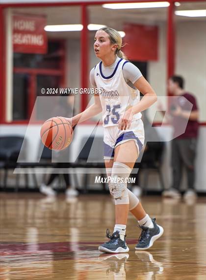 Thumbnail 1 in Mount Vernon vs. Atlanta (UIL 3A Bi-District Playoff) photogallery.