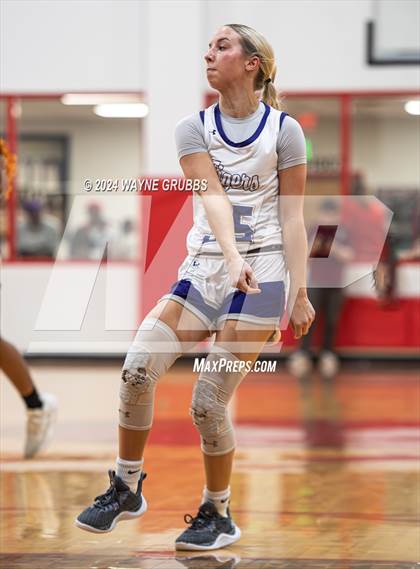 Thumbnail 3 in Mount Vernon vs. Atlanta (UIL 3A Bi-District Playoff) photogallery.