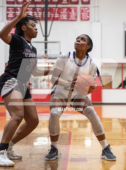 Thumbnail 3 in Mount Vernon vs. Atlanta (UIL 3A Bi-District Playoff) photogallery.