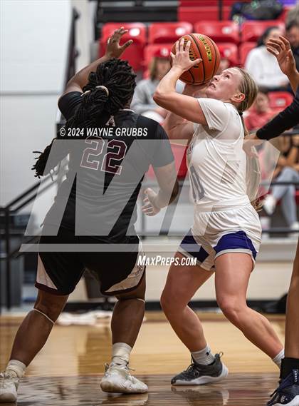 Thumbnail 2 in Mount Vernon vs. Atlanta (UIL 3A Bi-District Playoff) photogallery.