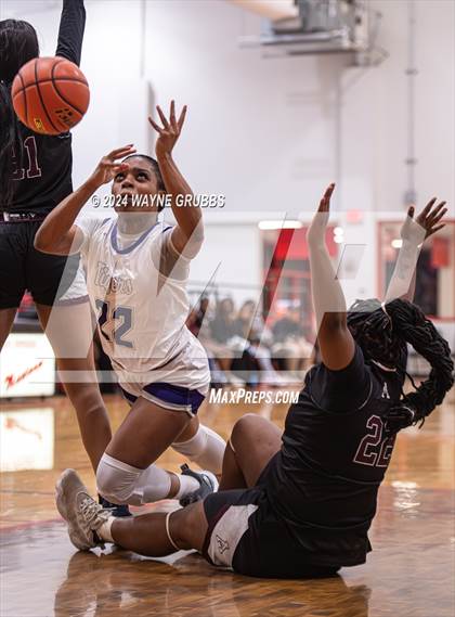 Thumbnail 1 in Mount Vernon vs. Atlanta (UIL 3A Bi-District Playoff) photogallery.