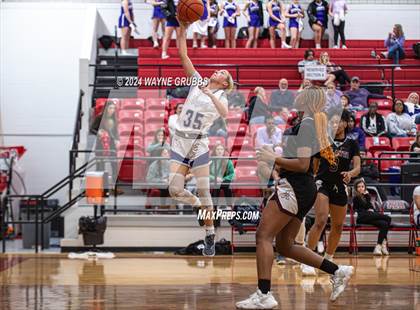 Thumbnail 3 in Mount Vernon vs. Atlanta (UIL 3A Bi-District Playoff) photogallery.