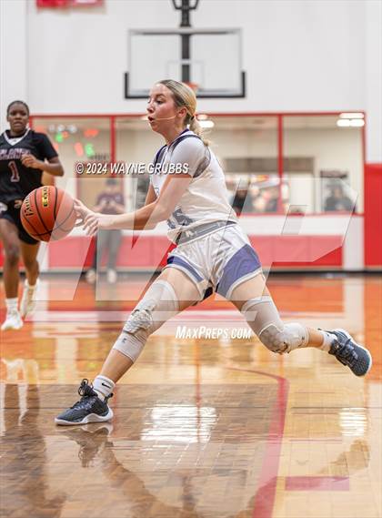 Thumbnail 3 in Mount Vernon vs. Atlanta (UIL 3A Bi-District Playoff) photogallery.