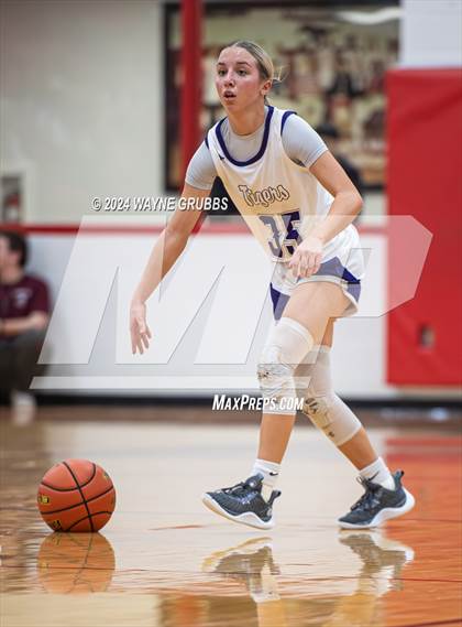 Thumbnail 2 in Mount Vernon vs. Atlanta (UIL 3A Bi-District Playoff) photogallery.