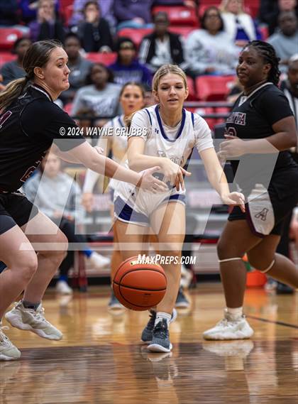 Thumbnail 1 in Mount Vernon vs. Atlanta (UIL 3A Bi-District Playoff) photogallery.