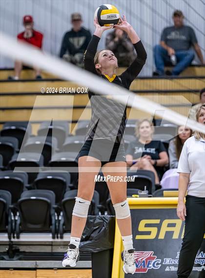 Thumbnail 3 in Salem vs Quitman (Salem Volleyball Tournament) photogallery.