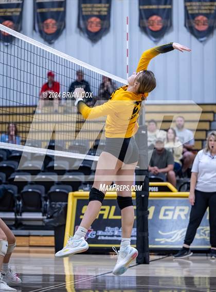 Thumbnail 3 in Salem vs Quitman (Salem Volleyball Tournament) photogallery.