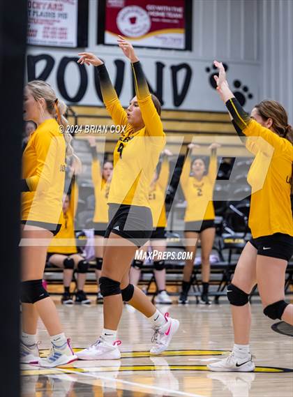 Thumbnail 3 in Salem vs Quitman (Salem Volleyball Tournament) photogallery.