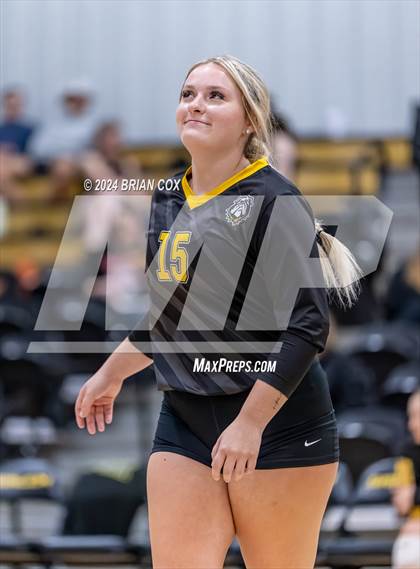 Thumbnail 3 in Salem vs Quitman (Salem Volleyball Tournament) photogallery.