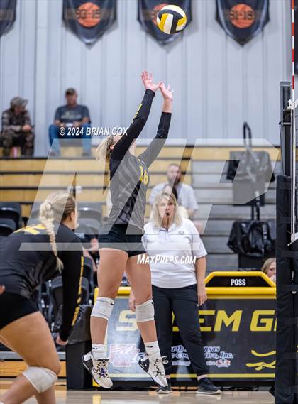 Thumbnail 3 in Salem vs Quitman (Salem Volleyball Tournament) photogallery.