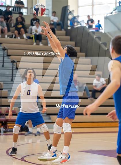 Thumbnail 2 in Grossmont vs. Morse (CIF SDS D2 Chmpionship) photogallery.