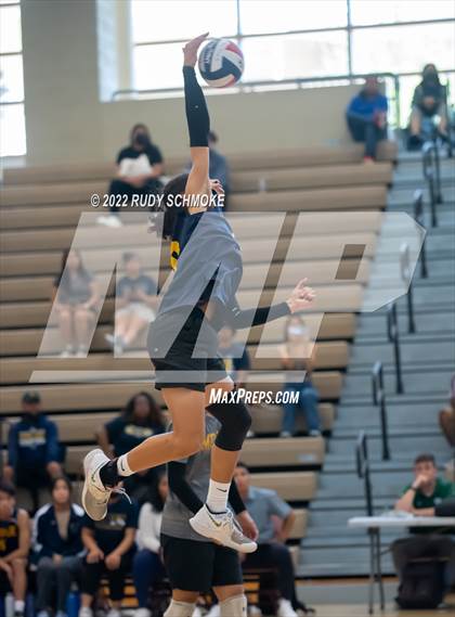 Thumbnail 3 in Grossmont vs. Morse (CIF SDS D2 Chmpionship) photogallery.