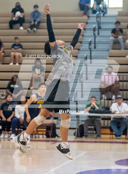 Thumbnail 2 in Grossmont vs. Morse (CIF SDS D2 Chmpionship) photogallery.